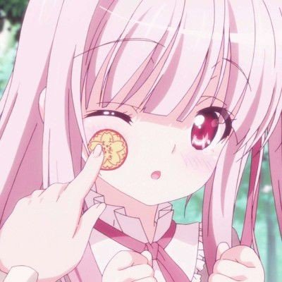 女子长期佩戴美瞳致眼角膜增生